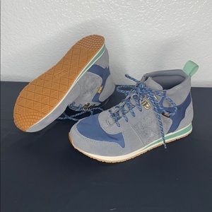 Teva hiking mid rise sneaker boot